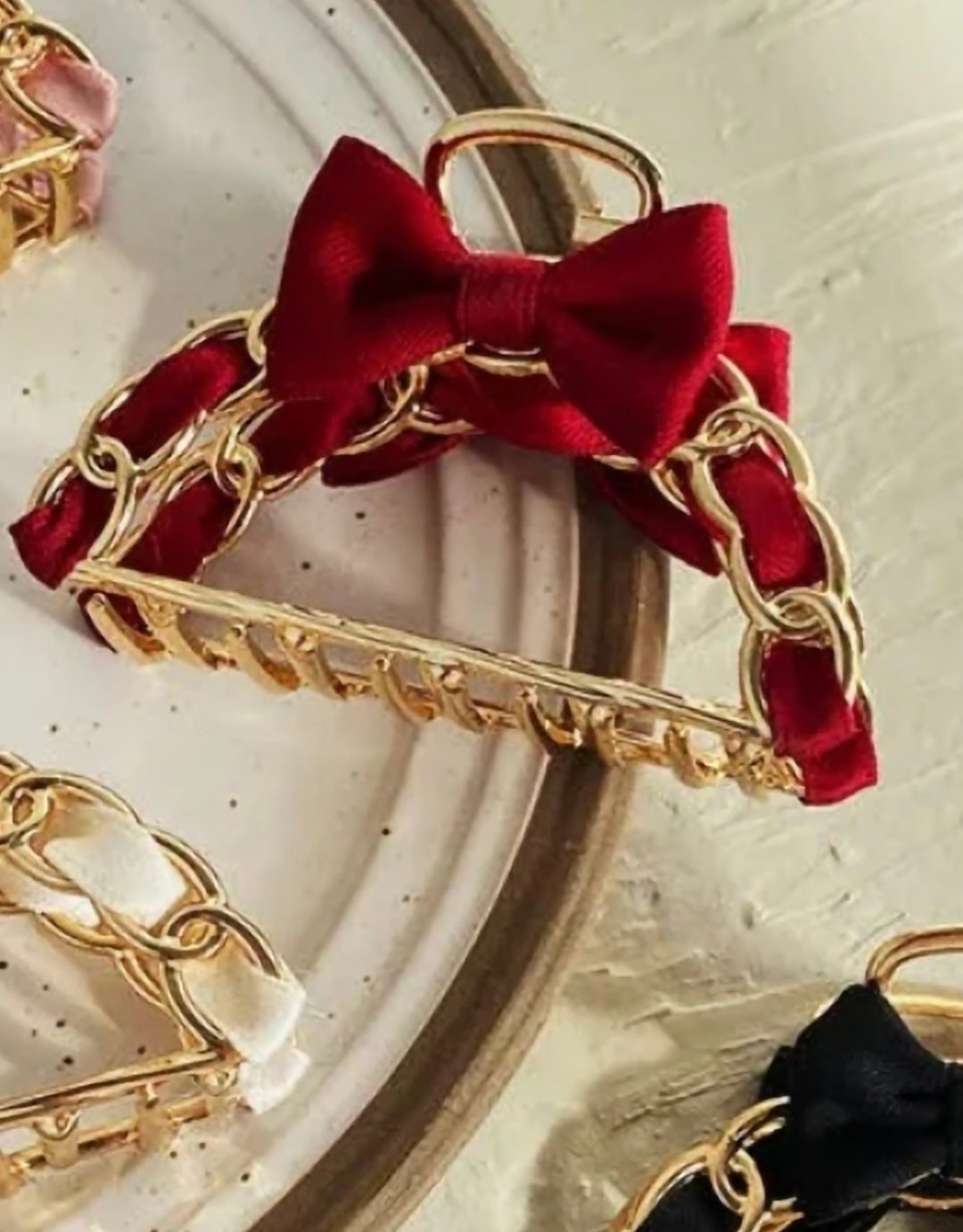 Luxe Chain Bow Clip