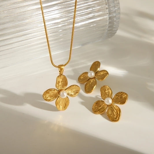 Flower w Pearls (18K Gold Plated)