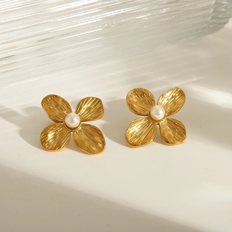 Flower w Pearls (18K Gold Plated)